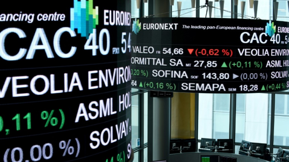 La Bourse de Paris passe outre le ralentissement &eacute;conomique