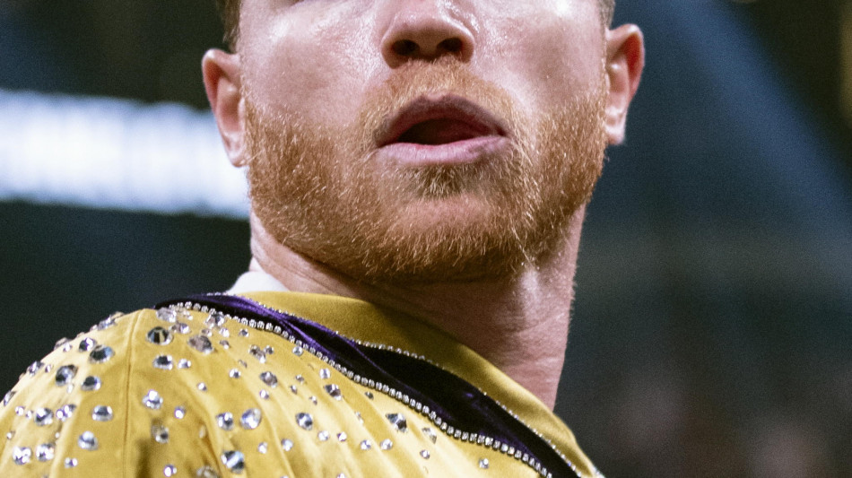 Pugilato: Alvarez &egrave; il padrone dei supermedi, Munguia si arrende