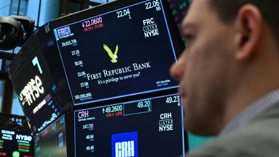 S&eacute;ance calme &agrave; Wall Street, le dollar se redresse, le p&eacute;trole se replie