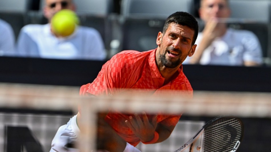 Djokovic, Swiatek into Italian Open last 16