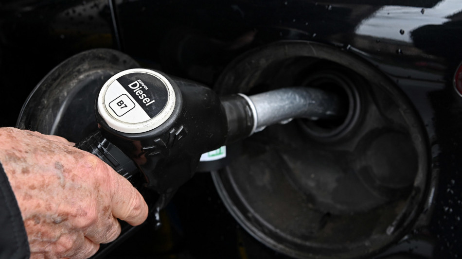 Assoutenti, in autostrada il gasolio speciale sfiora i 3,2 euro al litro