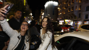 Rosalía annuncia disco con blitz a sorpresa per i fan a Madrid