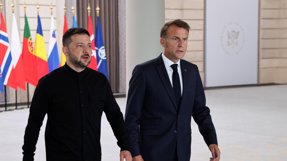 Zelensky, 'parlato con Macron, nuove misure di difesa'