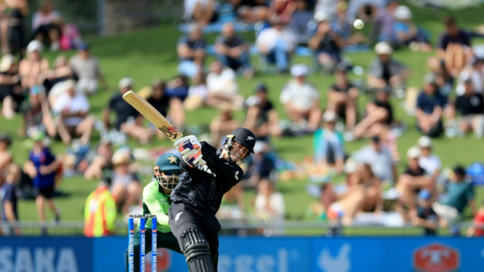 Chapman blasts ton as New Zealand win first Pakistan ODI by 73 runs