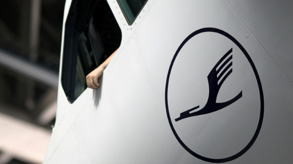 Lufthansa-Piloten stimmen f&uuml;r Tarifpaket  