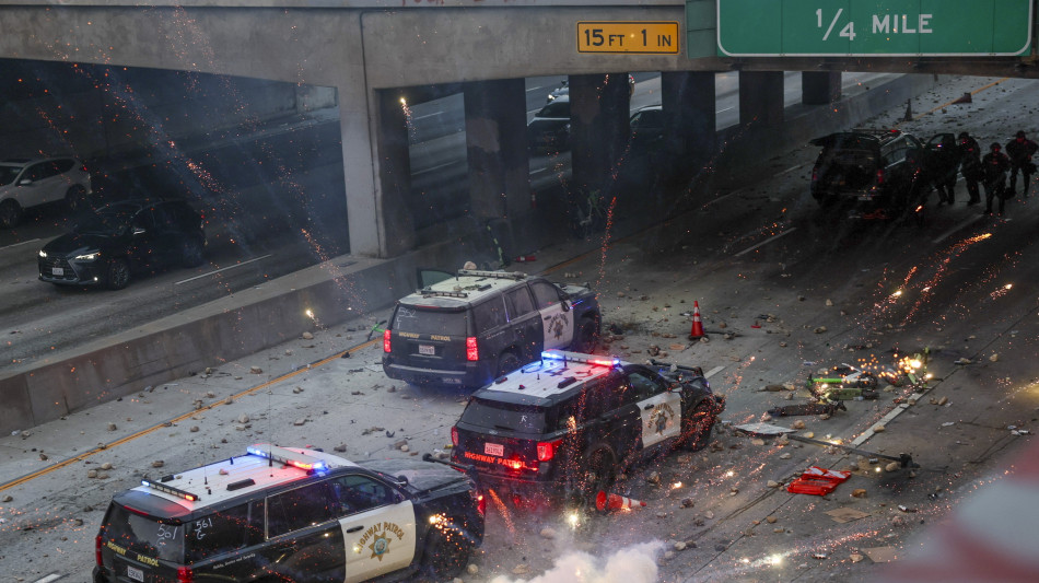 Polizia, 60 persone arrestate negli scontri a San Francisco