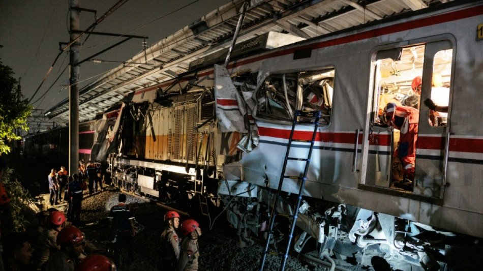 El choque de dos trenes en Indonesia deja 15 muertos y decenas de heridos