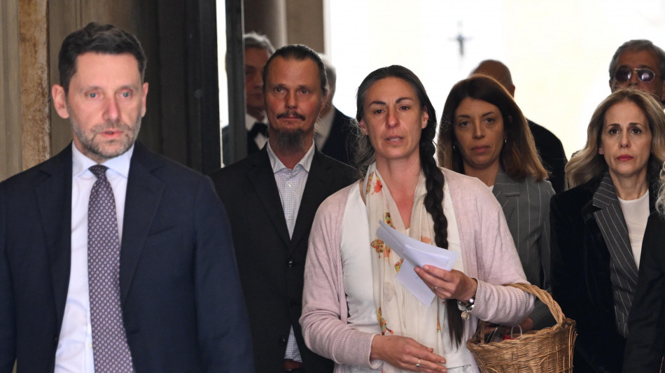 La Russa vede la famiglia nel bosco e fa moral suasion, cadano le rigidit&agrave; di tutti