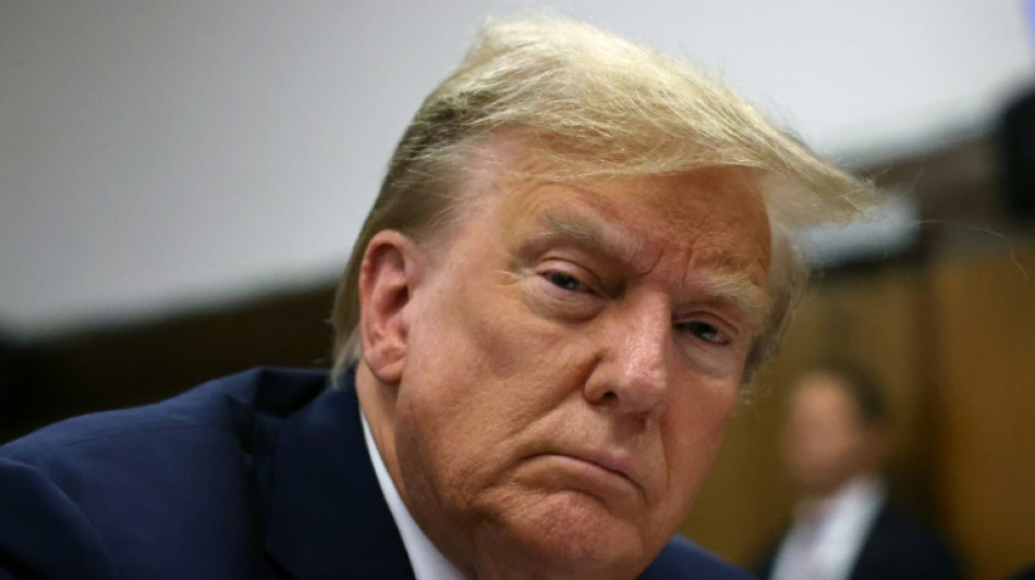 Trump chega ao tribunal criminal de NY para in&iacute;cio do julgamento oral