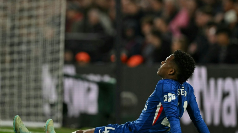 Est&ecirc;v&atilde;o vai perder restante da temporada e &eacute; d&uacute;vida para Copa do Mundo, diz t&eacute;cnico do Chelsea