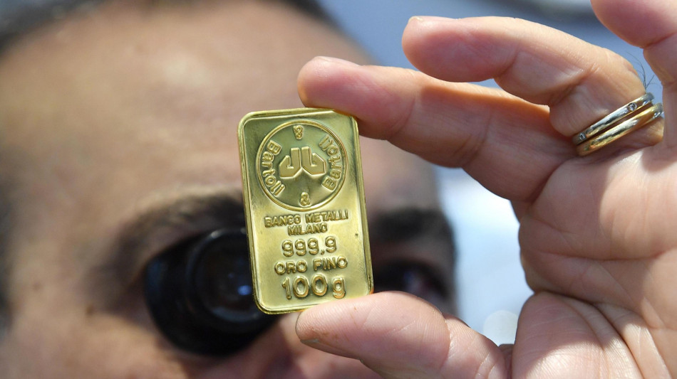 In calo il prezzo dell'oro, spot sotto i 3.300 dollari l'oncia