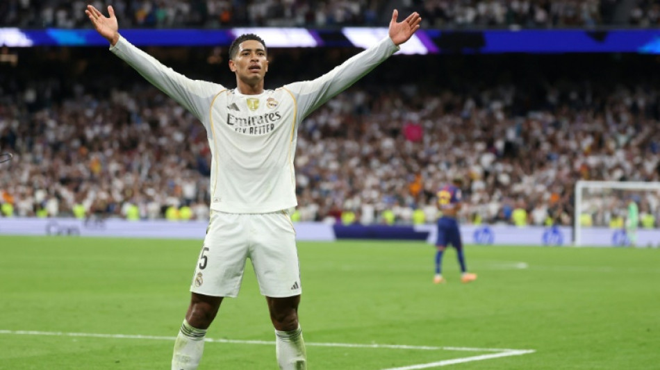 Real Madrid vence Barcelona em clássico e dispara na liderança