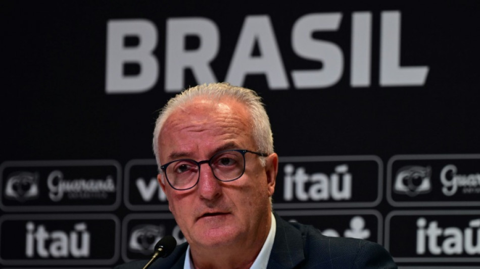Amistoso contra Inglaterra &eacute; de 's&eacute;rio risco', diz Dorival
