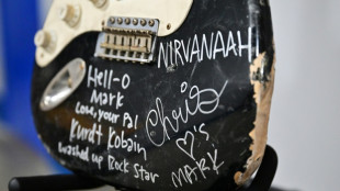 Guitarra destruída por Cobain é leiloada por quase R$ 3 milhões