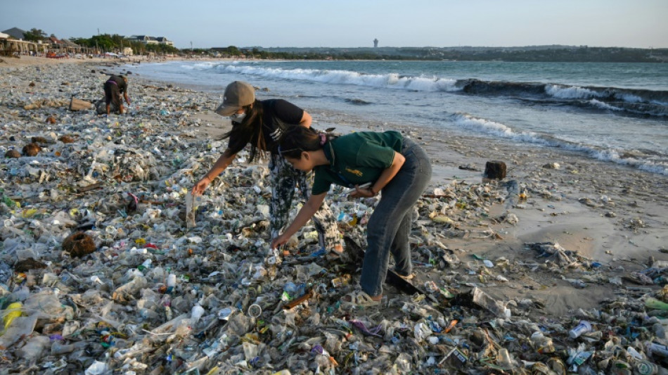 Les n&eacute;gociations mondiales sur la lutte contre la pollution plastique reprennent au Canada
