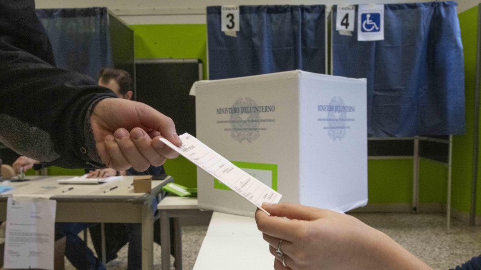 Referendum: exit poll Opinio-Rai, NO in vantaggio al 49-53%, SI' al 47-51%
