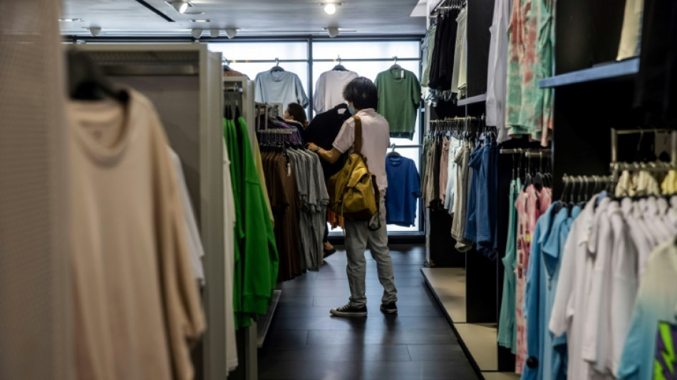 China considera proibir roupas que 'ferem os sentimentos' da popula&ccedil;&atilde;o