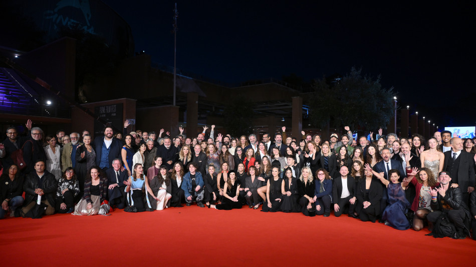 Cortellesi, Marchioni, Gerini sul red carpet contro i tagli