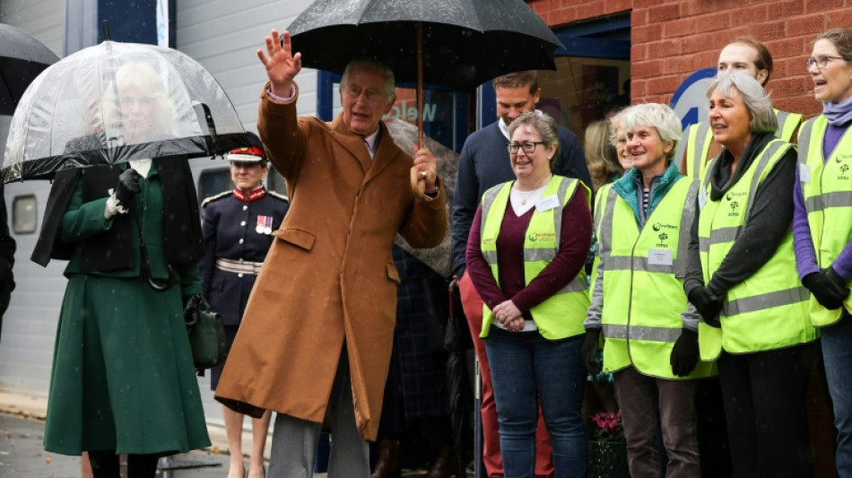Salvas de ca&ntilde;&oacute;n y llamada del pr&iacute;ncipe Enrique en el 75 cumplea&ntilde;os de Carlos III