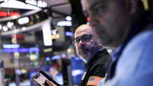 Wall Street ouvre en baisse, s'inqui&egrave;te d'une guerre prolong&eacute;e