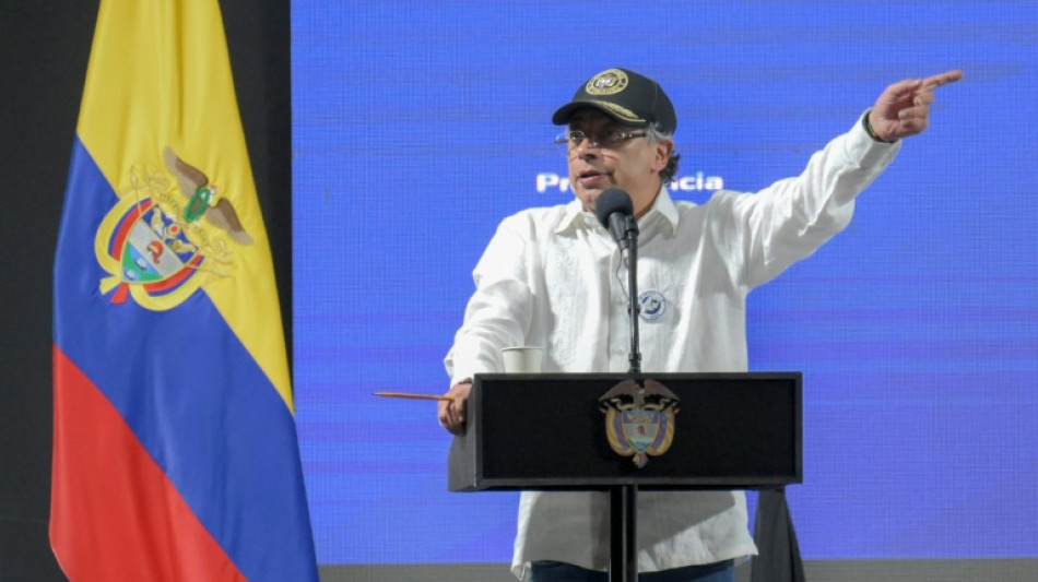 Petro questiona advertência de Trump sobre espaço aéreo da Venezuela