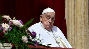 Papst Franziskus überbringt persönlich Ostergrüße und fordert Abrüstung