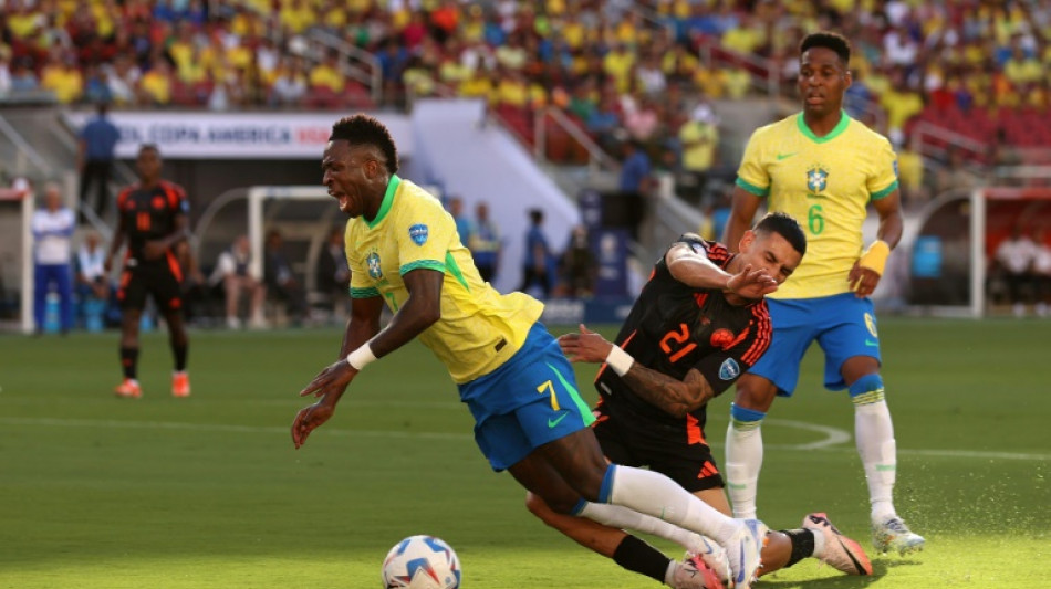 Conmebol reconhece erro em p&ecirc;nalti n&atilde;o marcado em Vini Jr.