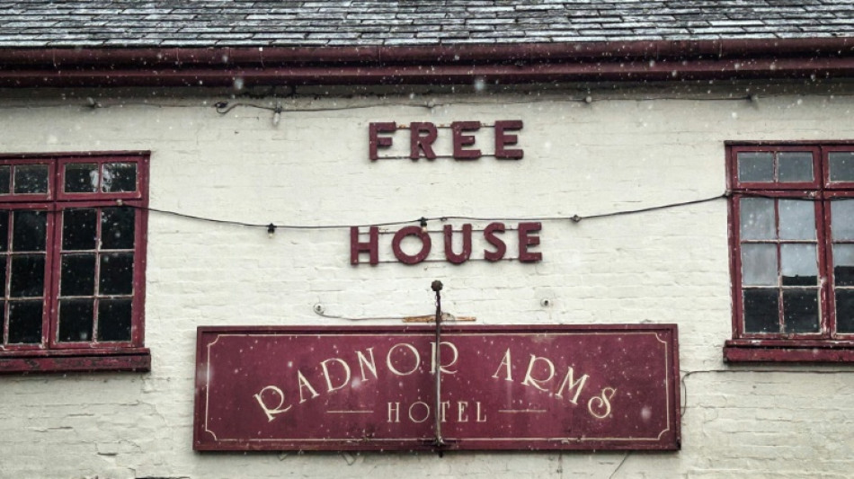 Los británicos al rescate de sus pubs