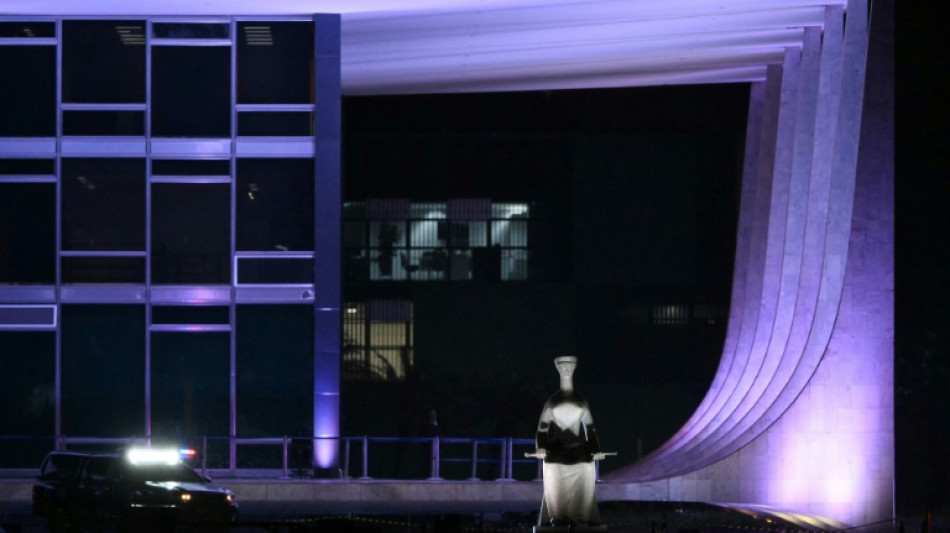 Uma pessoa é encontrada morta após explosões perto do STF