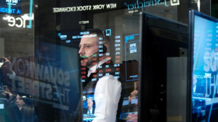 Wall Street termine en baisse, affect&eacute;e par la baisse de moral des consommateurs