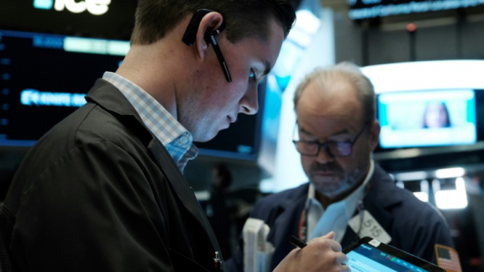 Wall Street termine en baisse, le tassement n'inqui&egrave;te pas les investisseurs