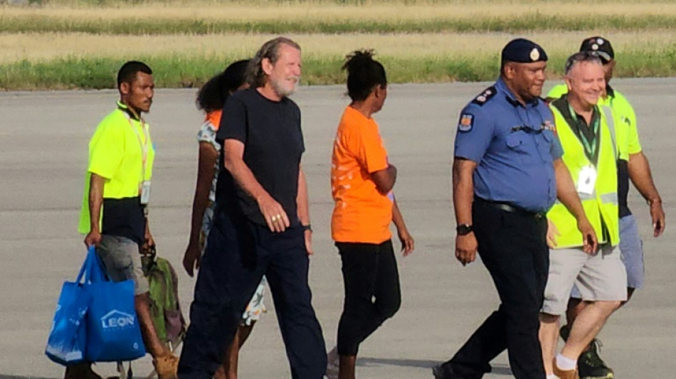 Papouasie: trois otages retenus par un groupe arm&eacute; lib&eacute;r&eacute;s