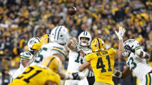 Apprentice tames master as Love leads Packers past Rodgers, Steelers