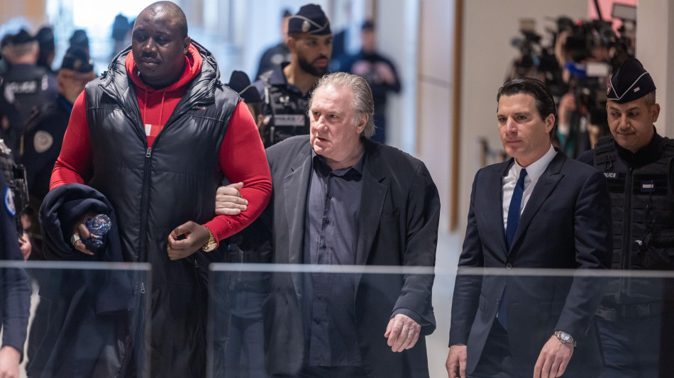 Gérard Depardieu condannato a 18 mesi per aggressioni sessuali